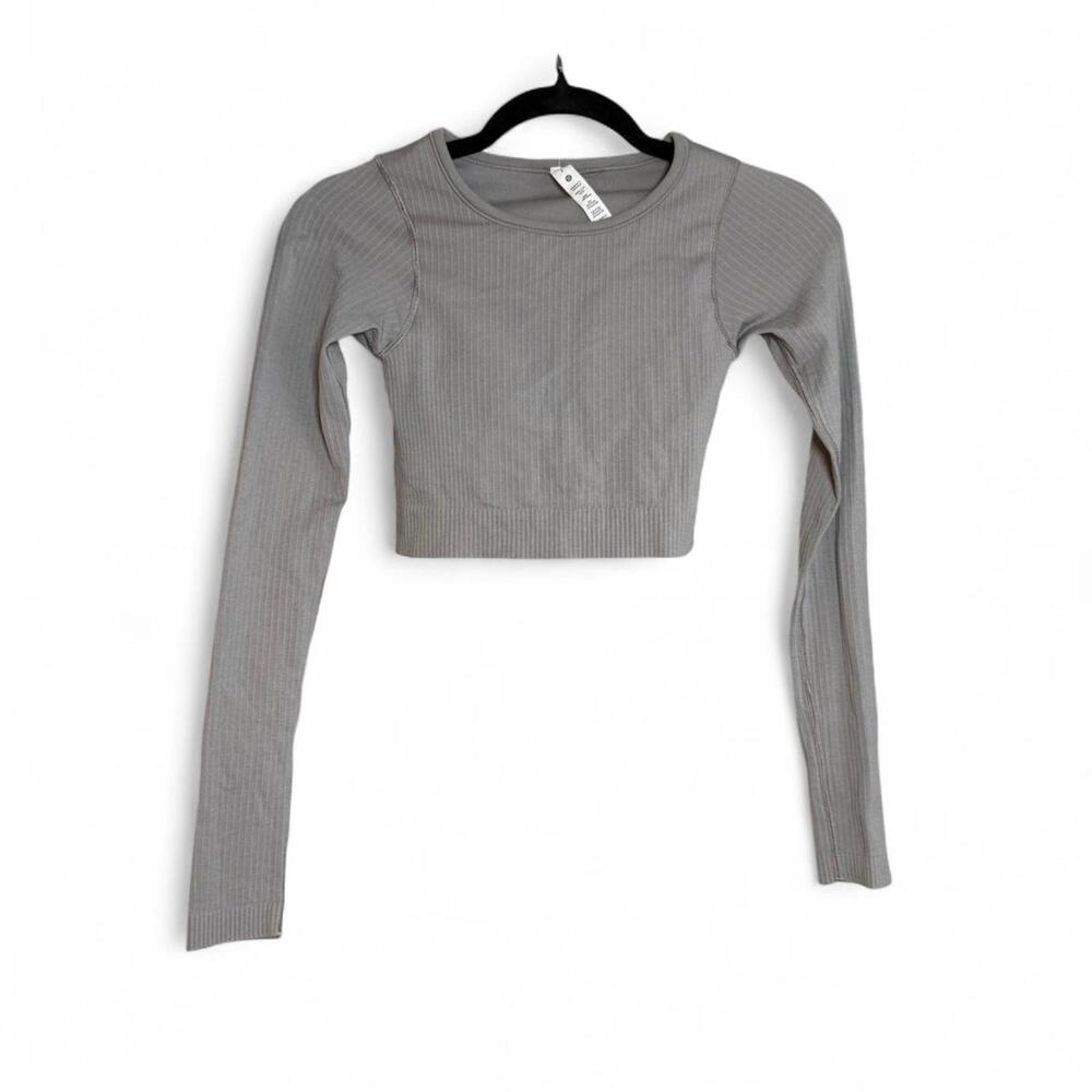 Lululemon grey long sleeve cropped top Size S #athleisure #yoga